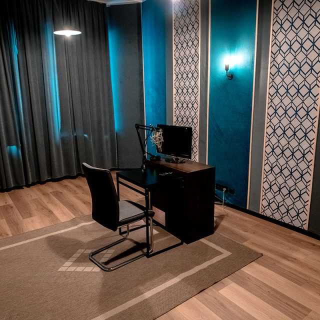 Studio-blue-1